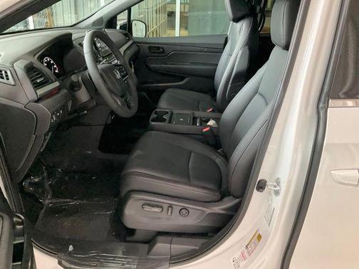 Platinum White Pearl 2026 Honda Odyssey Sport-L