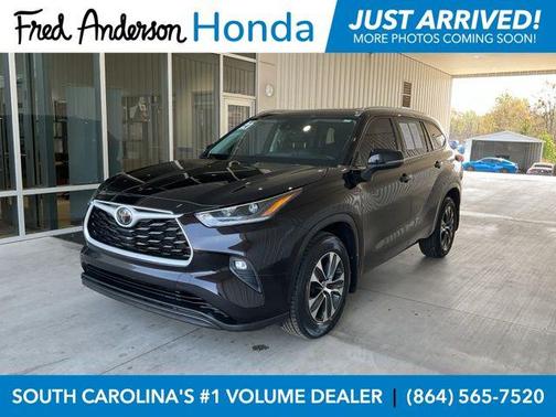 Opulent Amber 2021 Toyota Highlander XLE