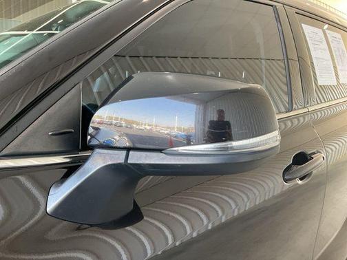 Opulent Amber 2021 Toyota Highlander XLE