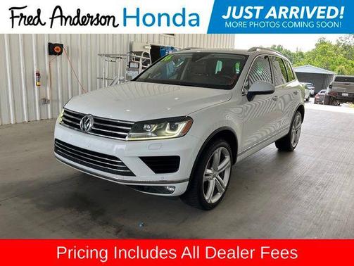 Pure White 2016 Volkswagen Touareg VR6 Executive