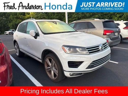 Pure White 2016 Volkswagen Touareg VR6 Executive