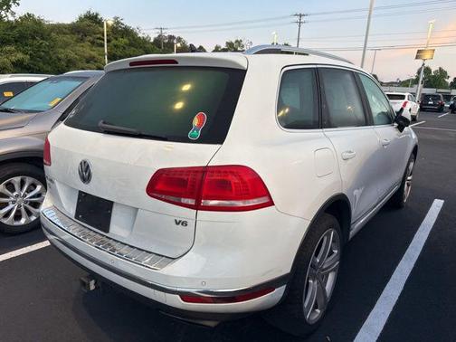 Pure White 2016 Volkswagen Touareg VR6 Executive