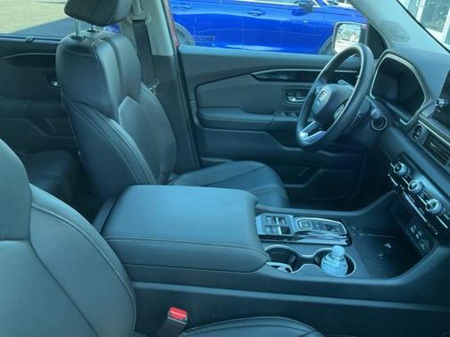 2025 Honda Pilot Touring 8-Passenger