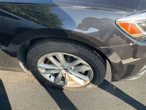Deep Black 2020 Volkswagen Passat 2.0T SE
