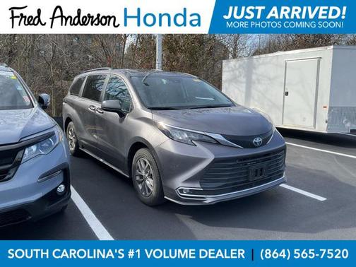 2024 Toyota Sienna XLE