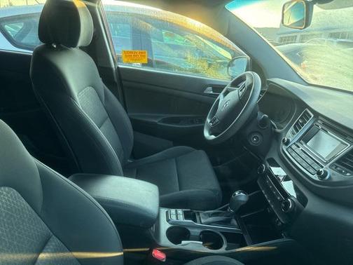 2017 Hyundai TUCSON SE