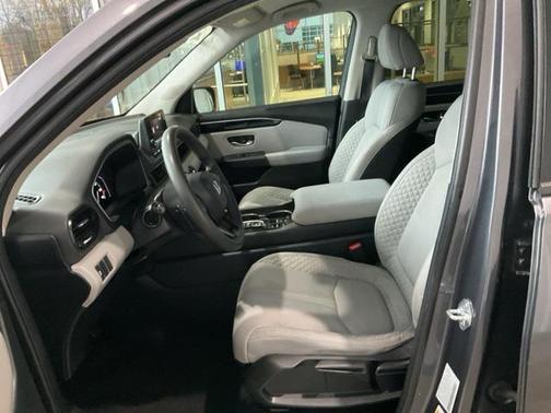 2023 Honda Pilot AWD LX