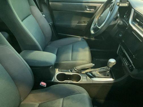 Blizzard Pearl 2019 Toyota Corolla LE