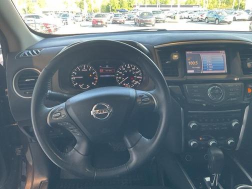 2016 Nissan Pathfinder SV