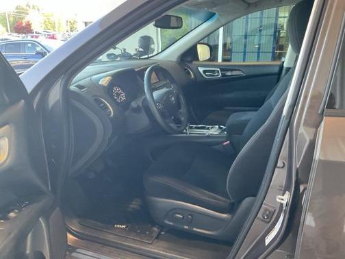 2016 Nissan Pathfinder SV