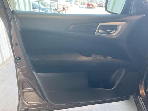 2016 Nissan Pathfinder SV