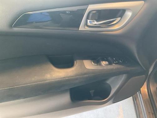 2016 Nissan Pathfinder SV