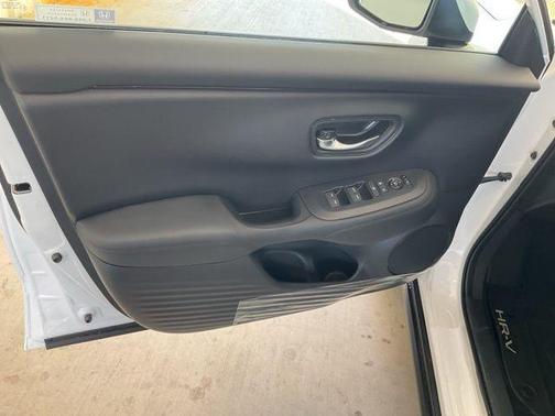 Platinum White Pearl 2026 Honda HR-V LX