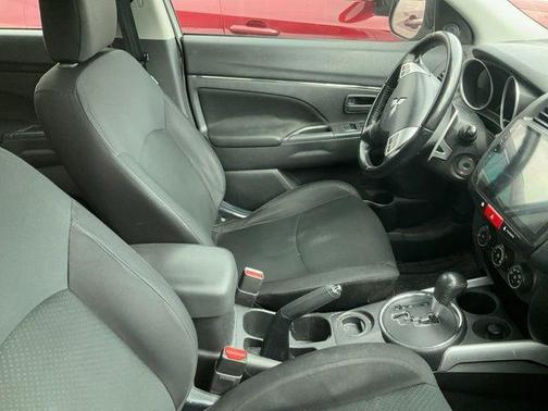 White Pearl 2013 Mitsubishi Outlander Sport ES