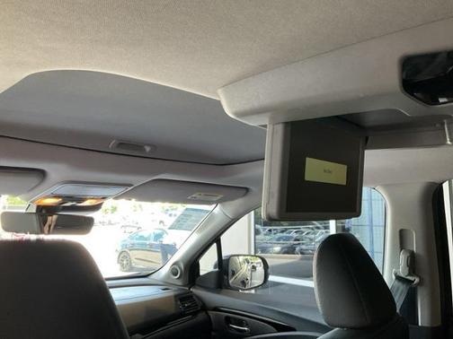 2022 Honda Pilot Touring 8-Passenger