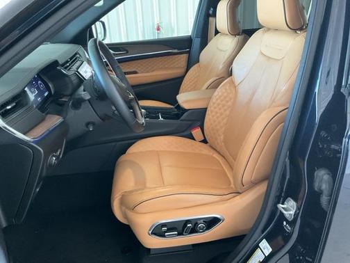 2023 Jeep Grand Cherokee Summit