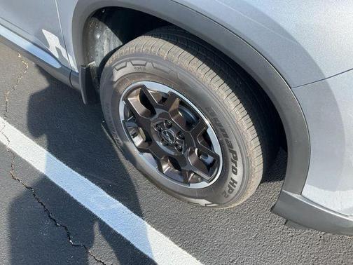 Silver Metallic 2025 Honda Pilot EX-L