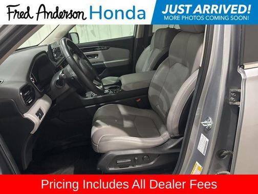 Silver Metallic 2025 Honda Pilot EX-L