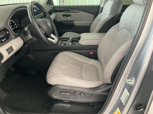 Silver Metallic 2025 Honda Pilot EX-L