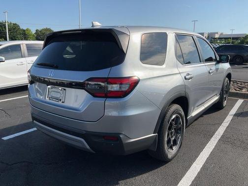 Silver Metallic 2025 Honda Pilot EX-L