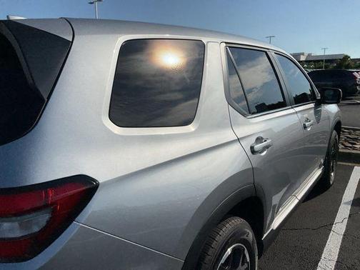 Silver Metallic 2025 Honda Pilot EX-L