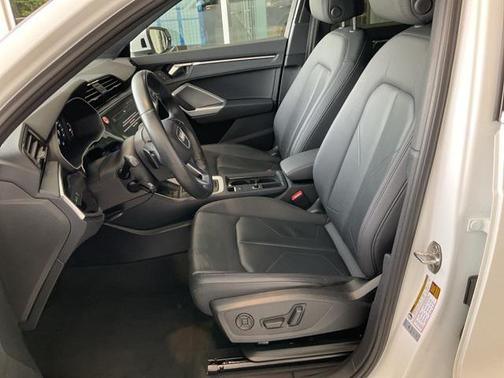 2024 Audi Q3 Premium 45 TFSI S line quattro Tiptronic