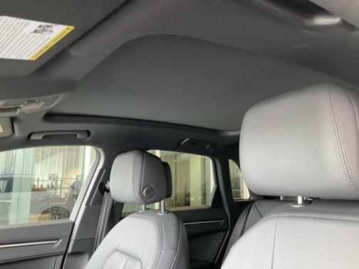 2024 Audi Q3 Premium 45 TFSI S line quattro Tiptronic
