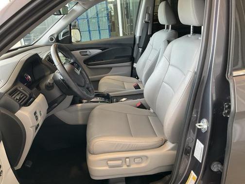 2022 Honda Pilot Touring 8-Passenger
