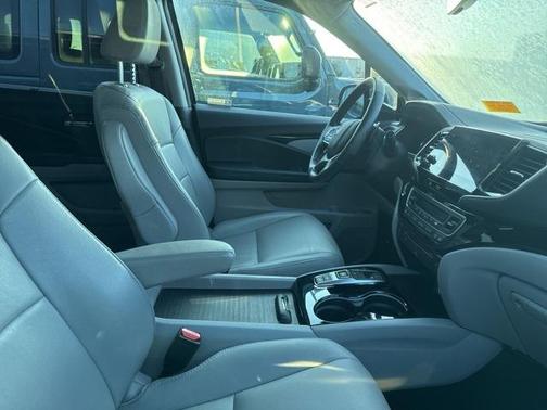2022 Honda Pilot Touring 8-Passenger