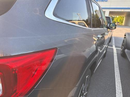 2022 Honda Pilot Touring 8-Passenger
