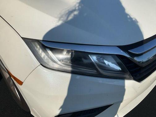 White Diamond Pearl 2018 Honda Odyssey EX-L