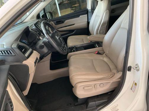 White Diamond Pearl 2018 Honda Odyssey EX-L
