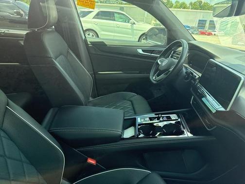 2024 Volkswagen Atlas Cross Sport 2.0T SEL Premium
