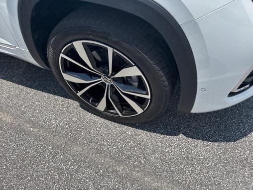 2024 Volkswagen Atlas Cross Sport 2.0T SEL Premium