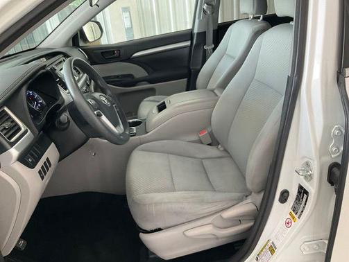 Blizzard Pearl 2018 Toyota Highlander LE