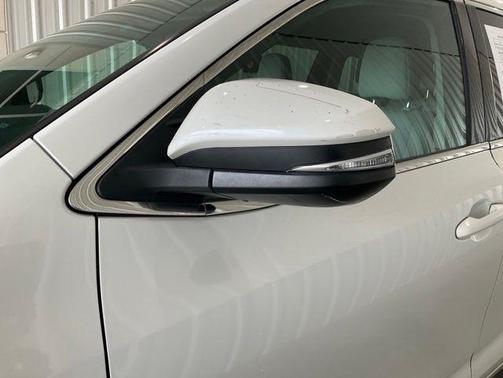 Blizzard Pearl 2018 Toyota Highlander LE