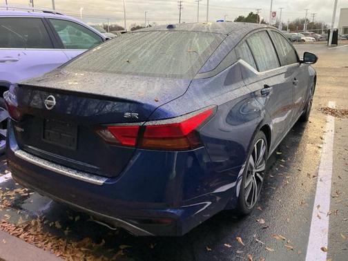 2022 Nissan Altima SR FWD