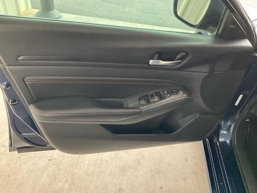 2022 Nissan Altima SR FWD