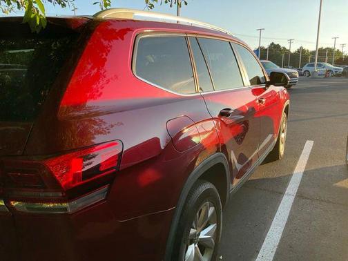 Fortana Red 2018 Volkswagen Atlas 3.6L SE w/Technology