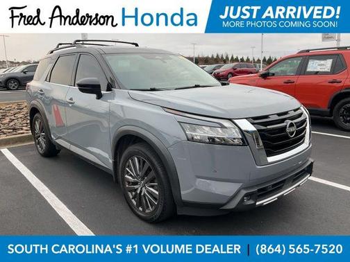 2022 Nissan Pathfinder SL 2WD