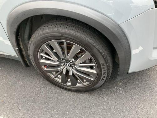 2022 Nissan Pathfinder SL 2WD