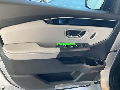 2025 Honda Pilot Touring 8-Passenger