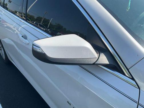 Iridescent Pearl Tricoat 2017 Chevrolet Malibu 1LT