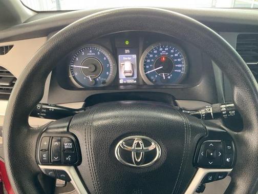 2019 Toyota Sienna LE
