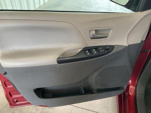2019 Toyota Sienna LE