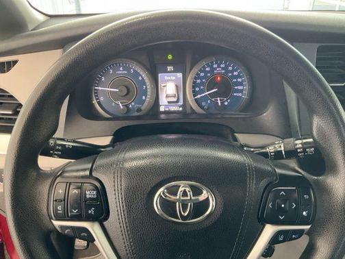 2019 Toyota Sienna LE
