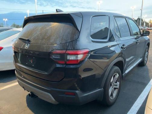 Crystal Black Pearl 2023 Honda Pilot 2WD EX-L 8 Passenger