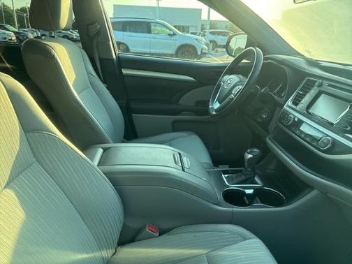 2015 Toyota Highlander LE