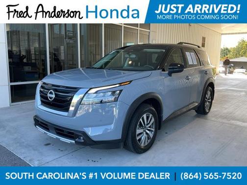 2022 Nissan Pathfinder SL 2WD
