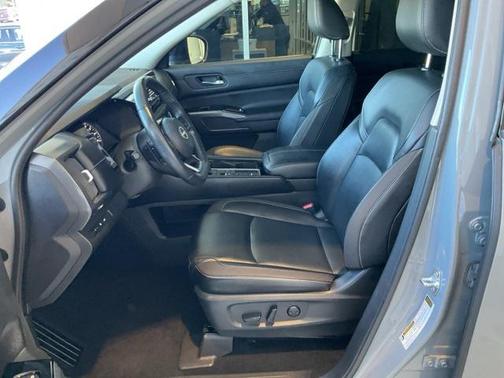 2022 Nissan Pathfinder SL 2WD